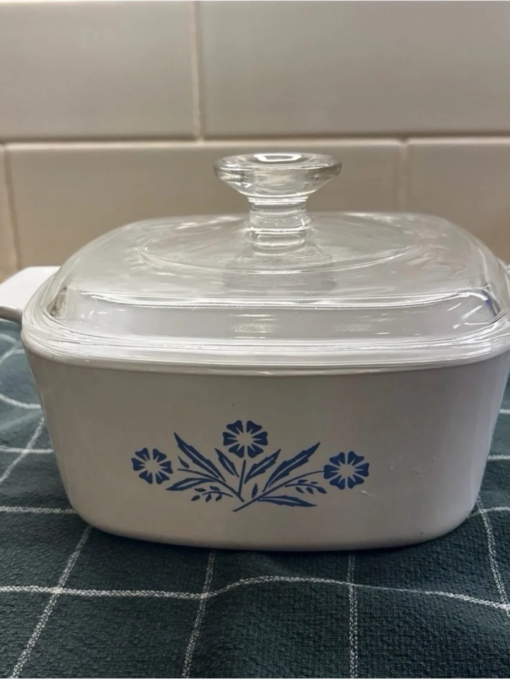 Corning War white with blue coneflowers 1.5 quart casserole dish. Vintage